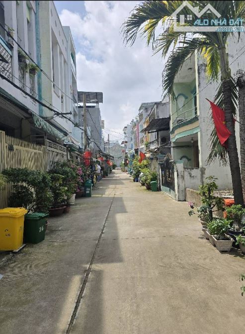 Bán nhà Nguyễn Quý Yêm 64m2 3 tầng nhỉnh 6 tỷ hoàn công đủ