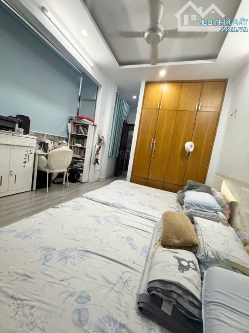 GIẢM CHÀO 600TR, LÊ HỒNG PHONG QUẬN 5, NHÀ 5 TẦNG HẺM Ô TÔ 5M.
