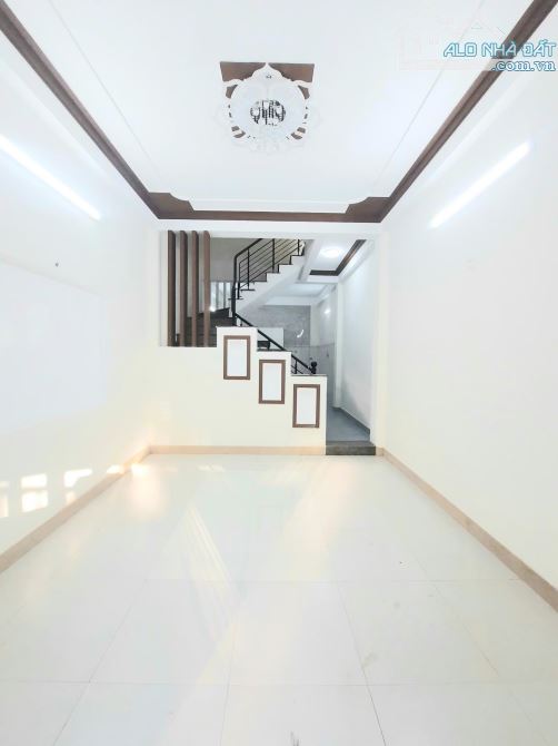 Nhà 3 Tầng Mặc Tiền 10m5 Trần Nhân Tông Gần Công Viên Vị Trí Kinh Doanh Ổn Công Năng : 2p