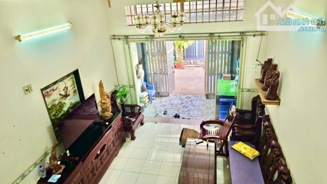 Chỉ 4.9 tỷ- 2 tầng 58m2- Hương Lộ 2, cạnh Tân Phú, hẻm nhựa xe hơi ngủ nhà, kiếm đâu ra.