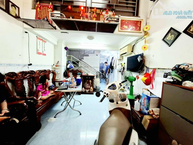 Nhà Phó Đức Chính_ Q1. DT 36m2 (3.4m x 10.5m). 4 tầng BTCT. Giá 8.8 tỷ.