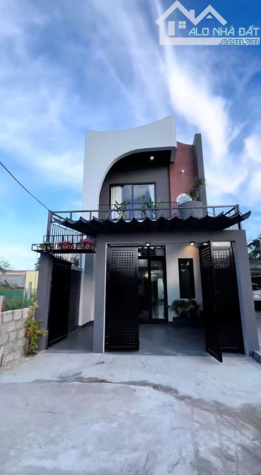 NHÀ ĐẸP 103M² – 2 TỶ 340 – GẦN CHỢ BÌNH CHÁNH – CHỦ CẦN TIỀN XOAY CÔNG VIỆC – SHR