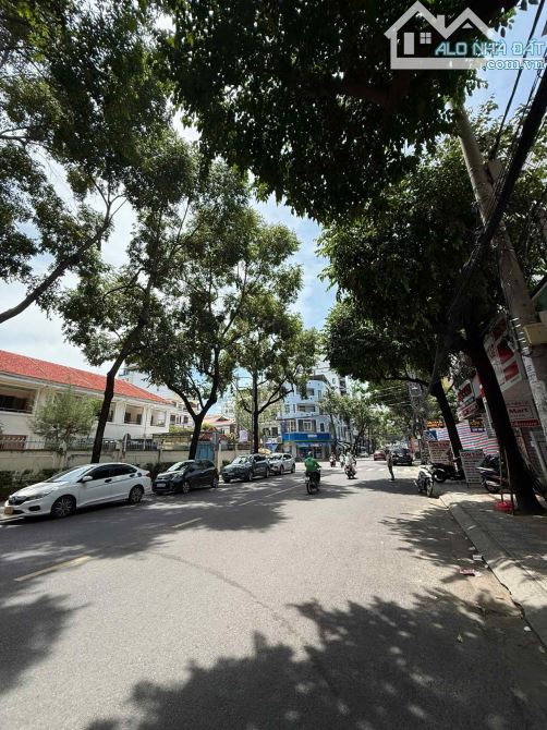 🌸Bán đất tặng nhà, lô góc mặt tiền đường Lý Tự Trọng , Nha Trang gần biển ngang 10m
