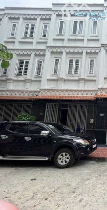 CHO THUÊ NHÀ 3 TẦNG ĐƯỜNG 827, PHÚ HỮU, Q9 3 tầng 3PN 3 máy lạnh