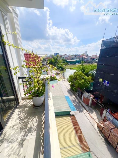 TRUNG TÂM CỰ KHỐI  VỈA HÈ Ô TÔ TRÁNH  GARA  GẦN CÔNG VIÊN HỒ  DT95M 5T GIÁ 16TỶ KINH DOANH
