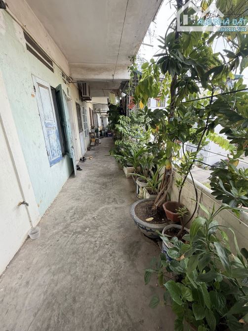 CĂN HỘ TẬP THỂ MAI DỊCH 2N1K, 2 THOÁNG, MÁT, OTO, BAN CÔNG, SỬ DỤNG 50M2 GIÁ 3,25 TỶ