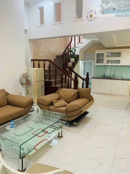 Bán nhà 4,5 tầng- Kiều sơn- 2 mặt ngõ ô tô đỗ cửa ngày đêm- giá 3,68 tỷ- 60m2