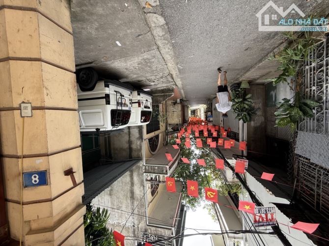 Bán nhà dân xây độc lập phường Việt Hưng 30m2, 5 tầng, ô tô đỗ cổng, giá chào 6,28 tỷ