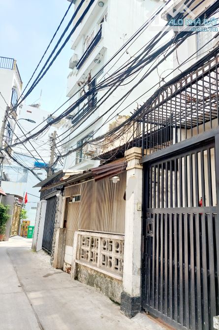 Chủ bán gấp nhà hẻm xe hơi, DT 53m gần chợ Bà Chiểu