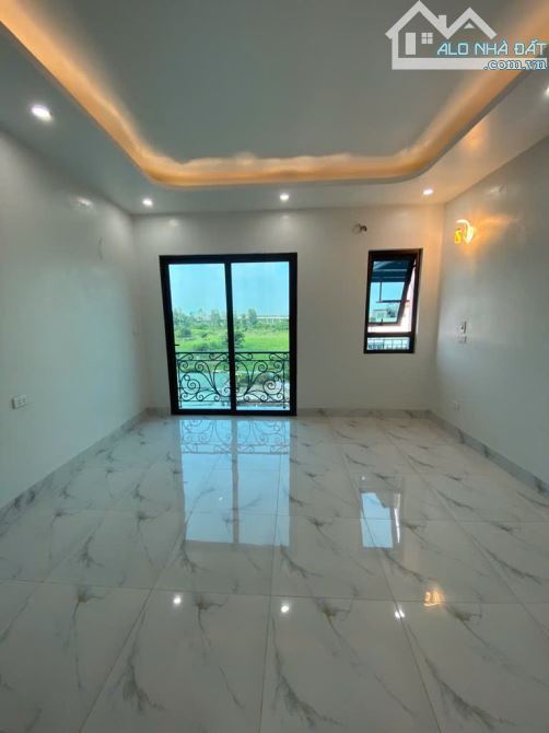 Siêu hiếm tại Nguyễn Văn Linh - Hà Nội. Nhỉnh 5 tỷ, nhà 5 tầng mới choang, full nội thất