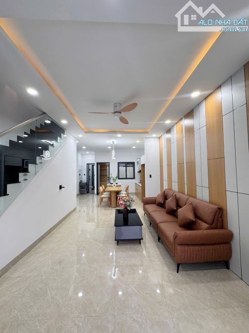 NHÀ MÊ ĐẸP MỚI 100% - GÓC 2 MẶT TIỀN – Y Moan, Phường BMT 2 Tỷ 990 triệu