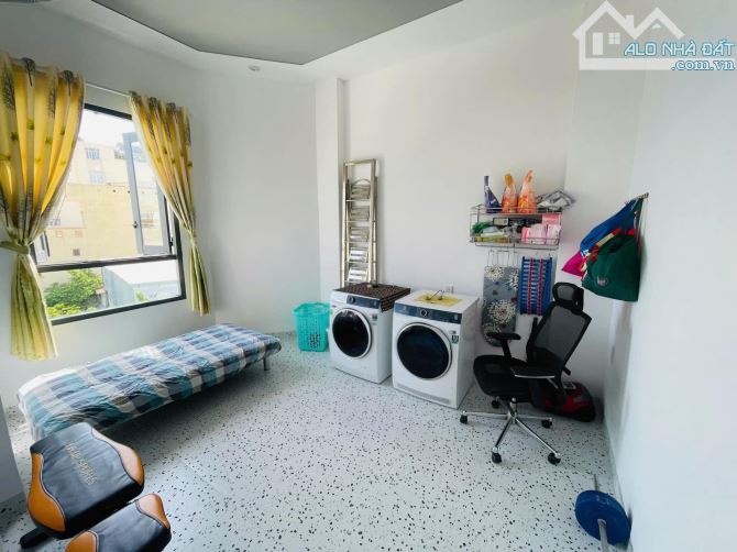 BÁN NHÀ 1 TRỆT 2 LẦU CĂN GÓC 2 MẶT TIỀN HẺM Ô TÔ TRIỆU VIỆT VƯƠNG GẦN BIỂN BÃI TRƯỚC