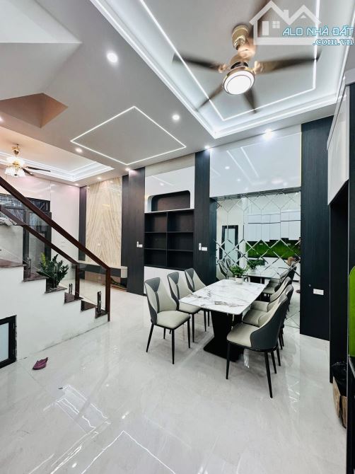 Ba Đình -  ngõ nông. Thông .. gần phố .. 2 mặt thoáng ..full nội thất
