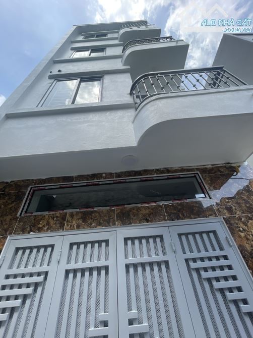 Yên Phú, Liên Ninh, DT: 40m nhà 4 tầng, giá 5.5 tỷ, Gần QL1A, Khu đấu giá Liên Ninh