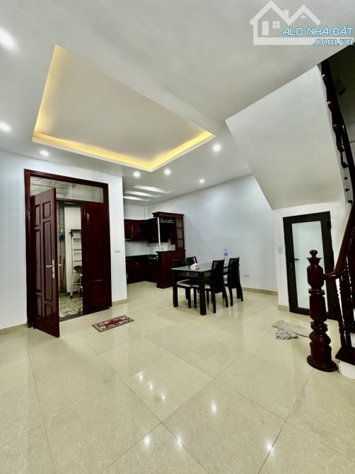 LẠC LONG QUÂN - THUỴ KHUÊ - 40M x 5 TẦNG - MT 5M - CĂN GÓC - CÁCH Ô TÔ 50M - 7.5 TỶ