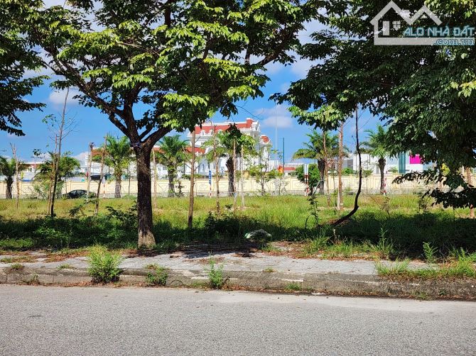 CHO THUÊ ĐẤT CẠNH AEON, KHỔ RỘNG 365M2, LÔ GÓC 2 MẶT TIỀN.