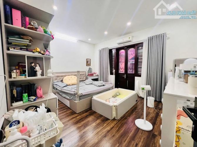 Bán nhà phố Trần Quốc Hoàn 56m2, 4 tầng mặt tiền 5m Gara ô tô nhỉnh 21 tỷ hiếm Cầu Giấy