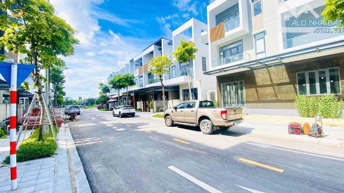 NHÀ 03 TẦNG - MẶT TIỀN ĐƯỜNG HOÀNG QUỐC VIỆT