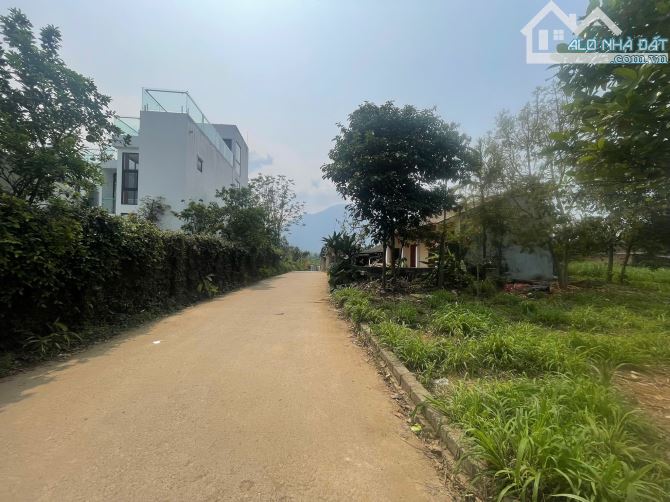 Hơn 600m2 đất,gần nhiều khu Resort nổi tiếng,thích hợp làm nhà vườn nghỉ dưỡng tại Yên Bài