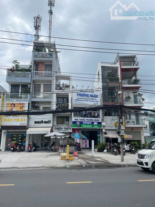 Bán Gấp nhà 3 Lầu mặt tiền đường Cách Mạng Tháng 8, Quận 10, 4.7x23m, Chỉ 33 Tỷ