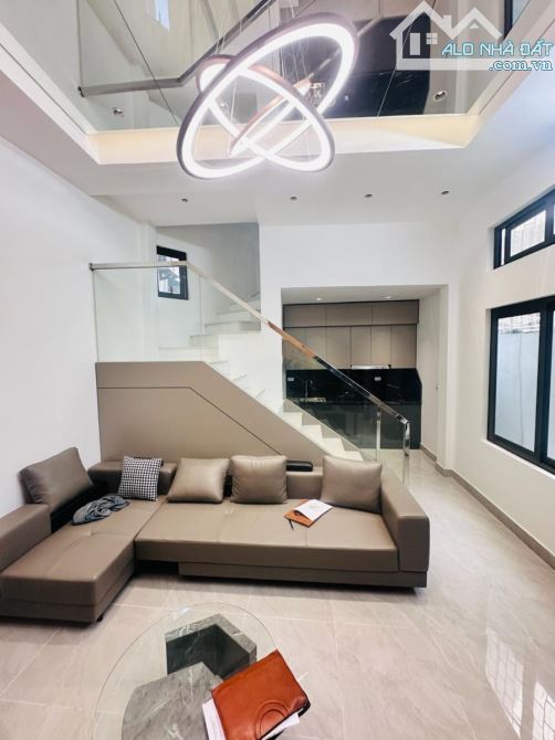 ĐỘI CẤN – 36M² – NHÀ 5 TẦNG HIỆN ĐẠI – Ở NGAY – SỔ ĐỎ CHÍNH CHỦ – 8.9 TỶ