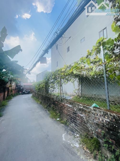 Bán đất lô góc Long Biên – Ngõ ô tô, 20m ra ô tô tránh, gần cầu Vĩnh Tuy, khu dân cư đông