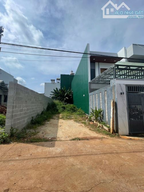 ĐẤT HẺM 128 Y MOAN CHƯA QUA VÀNH ĐAI: GIÁ 2.8 tỷ
