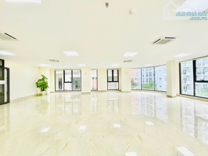 Gấp! Còn trống duy nhất 1 sàn mặt phố Trần Bình 120m2 giá chỉ từ 15tr/tháng