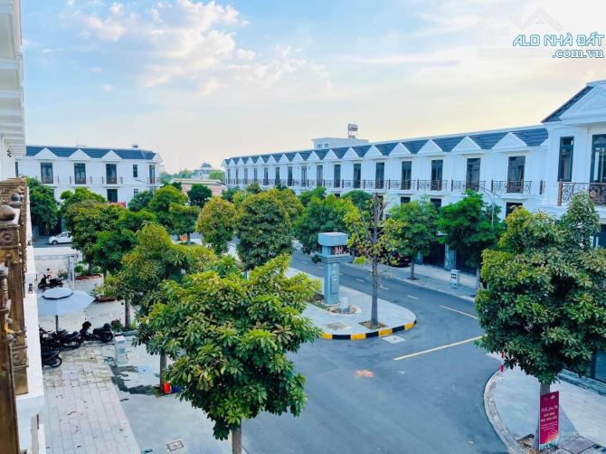 Nhà phố 1 trệt 2 lầu ngay Miếu Ông Cù – Thuận An, sát nhập TP.HCM, giá chỉ từ 3,5 tỷ