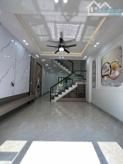 BÁN NHÀ 3 TẦNG MỚI TINH – NGAY CHỢ 208 NGUYỄN TRUNG THÀNH, HÙNG VƯƠNG, HỒNG BÀNG