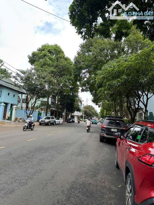 BÁN ĐẤT DIỆN TÍCH ĐẸP MẶT TIỀN ĐƯỜNG TRẦN BÌNH TRỌNG - DT: 5,4x29m ( NỞ 5,6m ) - 11,5 TỶ