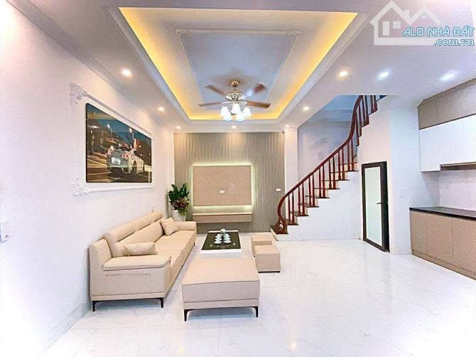 Bán nhà Xuân Đỉnh, 39m x 5 tầng, tặng nội thất, ô tô đỗ, gần Công Viên, giá tốt