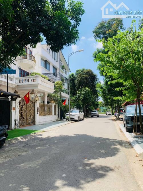 🏡🏡 BIỆT THỰ SIÊU VIP - VIỆT HƯNG - LONG BIÊN   🏡. Diện tích 190m x 4 tầng - Mặt tiền 9m