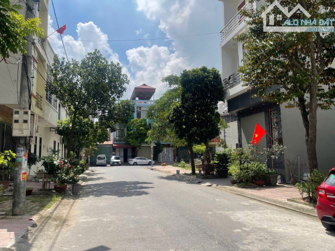 Bán đất giãn dân bò sơn 4 dt 87.8m2 + mt 4.5m + hướng đông bắc giá 9.6 tỷ