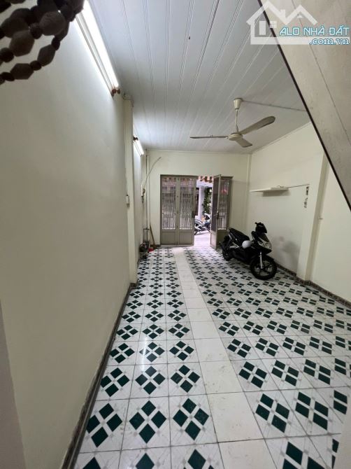 Cho thuê nhà nguyên căn đường Đồng Đen phường 14 quận Tân Bình 2PN giá 9 triệu
