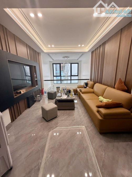 Bán nhà Thạch Bàn Long Biên, nhà 6 Tầng, Thang máy, vỉa hè, ô tô tránh, full nội thất