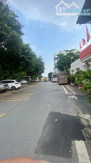 Cần bán 60m2 đất Nguyễn Văn Cừ Long Biên mặt tiền hoa hậu 6.5m ngõ ô tô, 10m ra ô tô tránh