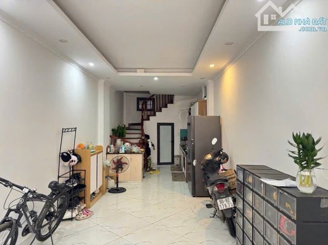 Sát phố Văn Tiến Dũng nhỉnh 6 tỷ 38m, ô tô tải đỗ cửa, view 2 thoáng,nhà mới tinh chủnhiệt
