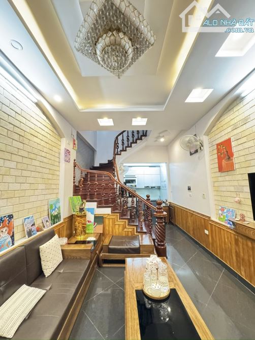 BÁN NHÀ PHÚ MỸ - NAM TỪ LIÊM 40M2 5 TẦNG MT4m -THOÁNG SÁNG - Ô CHỜ THANG MÁY