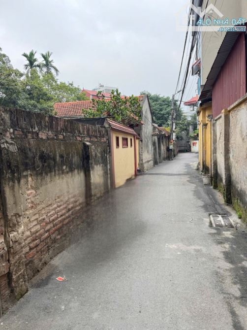 TRUNG TÂM THỊ TRẤN TRẠM TRÔI 36m² giá chào 3X tỷ - NGÕ THÔNG - Ô TÔ 7 CHỖ ĐỖ CỬA - TIỆN ÍC