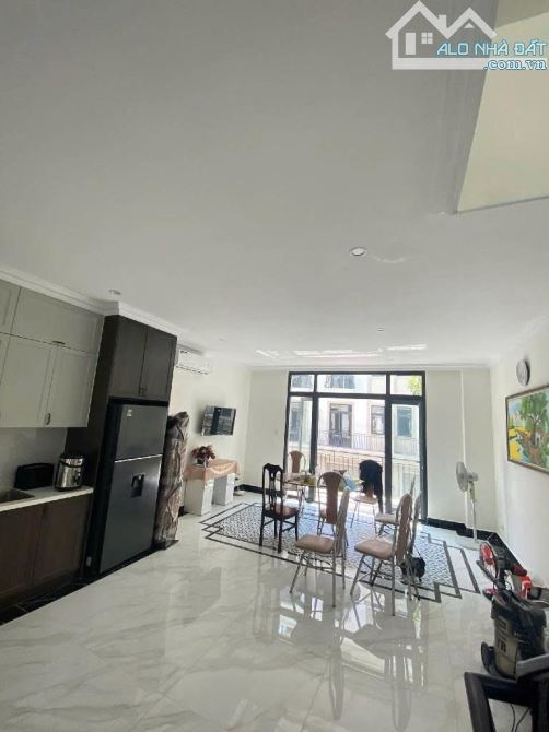 CHỈ 7.x TỶ - GẦN MỄ TRÌ - 40M*5T - Ô TÔ - NHÀ ĐẸP - MỚI TINH