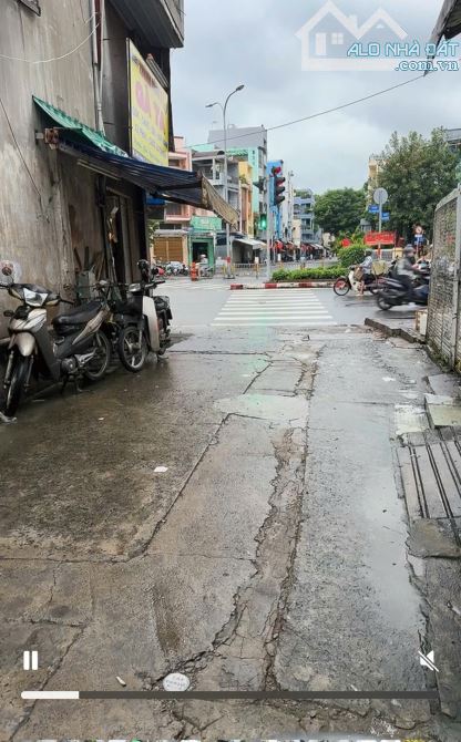 ĐƯỜNG 3/2 KẾ QUẬN 10 - DT 47M2 HẺM Ô TÔ 5M, CÁCH MẶT TIỀN 5M.