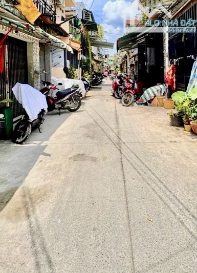 - NHÀ ƯNG Ý 3 TẦNG GẦN LÊ ĐỨC ANH- BINH TÂN .