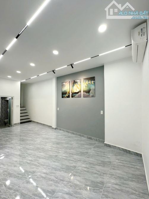 Nhà 3 tầng mới hẻm 266 Nguyễn Duy P. Chánh Hưng. Giá 2,95 tỷ TL