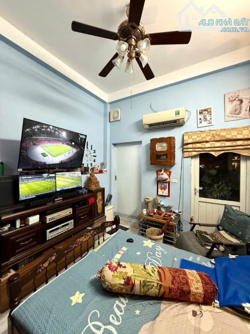 Mặt phố Đông Các, Đống Đa, 102m2* 5 Tầng, ô tô vào nhà, ô chờ thang máy, kinh doanh đỉnh