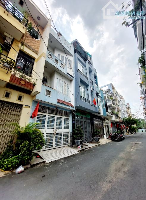 Chủ bán gấp nhà hẻm xe hơi, gần ĐH Văn Lang, DT 56m