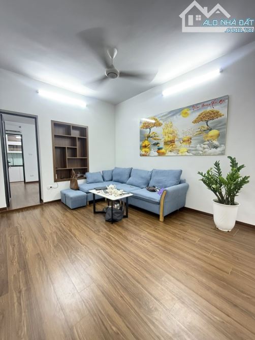Bán nhà tập thể Hoàng Quốc Việt - 90m - 3 Ngủ - Ngõ ô tô tránh - Ở ngay