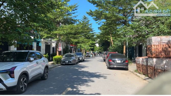 Bán đất phố Xuân Đỉnh, gần Xuân La 52m, ngõ thông, 2 ô tô tránh, mặt tiền 7m, kinh doanh.