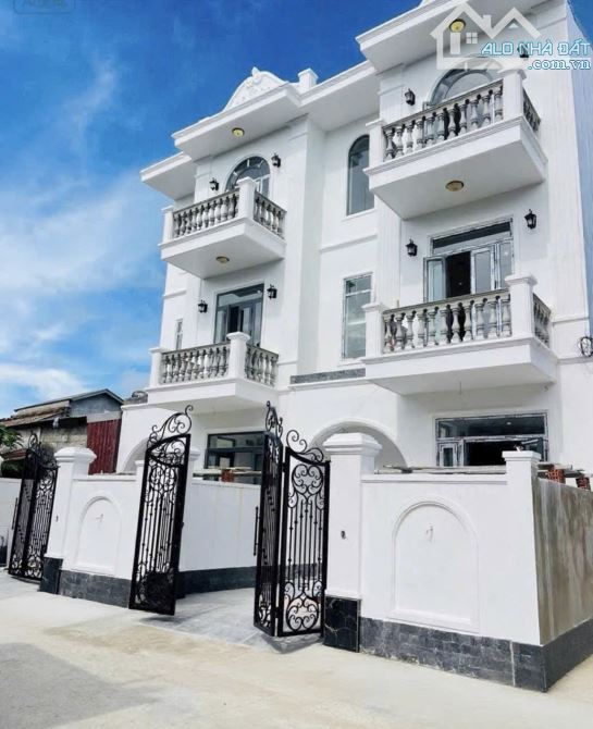 NHÀ ĐẸP PHẠM VĂN ĐỒNG - 3 TẦNG FULL NỘI THẤT GIÁ CHỈ 3.6X TỶ
