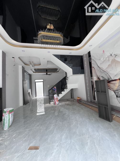 🏡 NHÀ MỚI 4 TẦNG – FULL NỘI THẤT – TRUNG TÂM NHÀ BÈ 📍 Hẻm 1716 Huỳnh Tấn Phát, giáp Q7